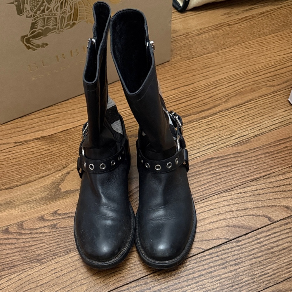 Burberry Black Leather Boots with Tan Plaid - Picture 4 of 7